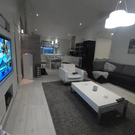 Talo Kaikilla Mukavuuksilla * 约恩苏